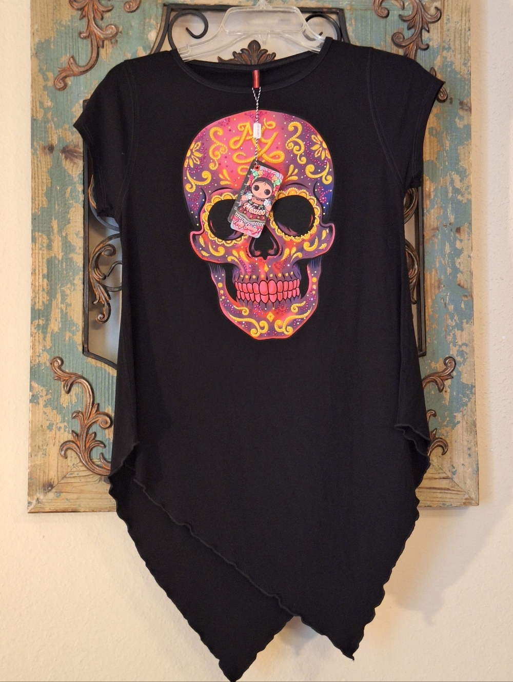 Black Short-Sleeve Tunic with Pink & Yellow Sugar Skull Graphic. NWT Size Large - Picture 3 of 8